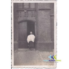 Dina Damen voor de rk kerk te Lobith Coll. HKR geschonken door H.vdLaag F0000044